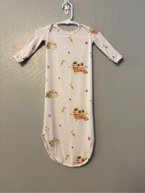 Joss + J the garcia diaries white bunny print bamboo infant gown 0-3 months
